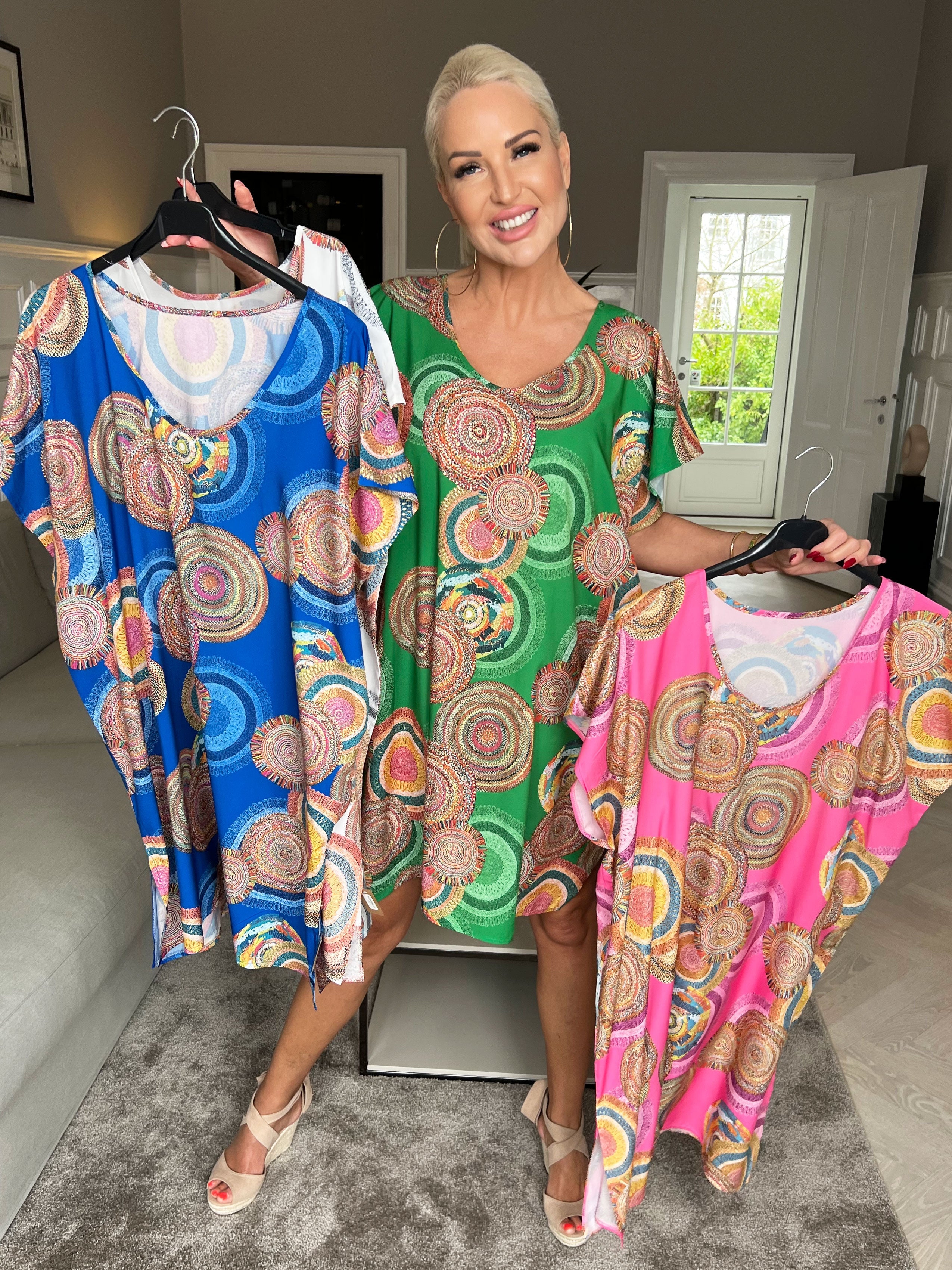 Helena - Lätt och luftig mönstrad klänning i siden